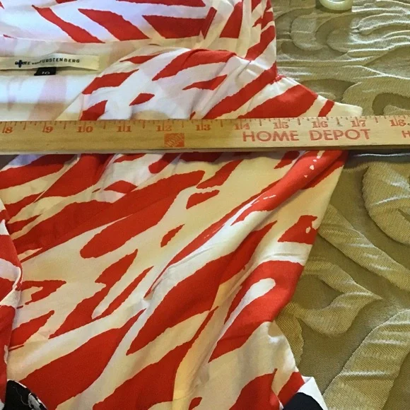 Diane Von Furstenberg Red and White V-Neck Fit and Flare Midi Dress - Picture 16 of 16